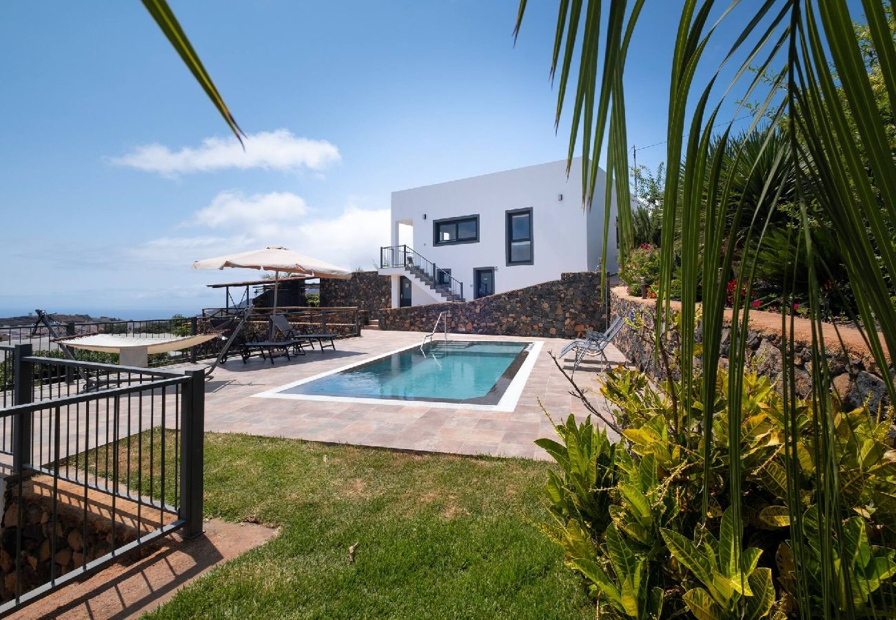 Villa in Los Llanos de Aridane - Villa La Graja by Huskalia | private pool