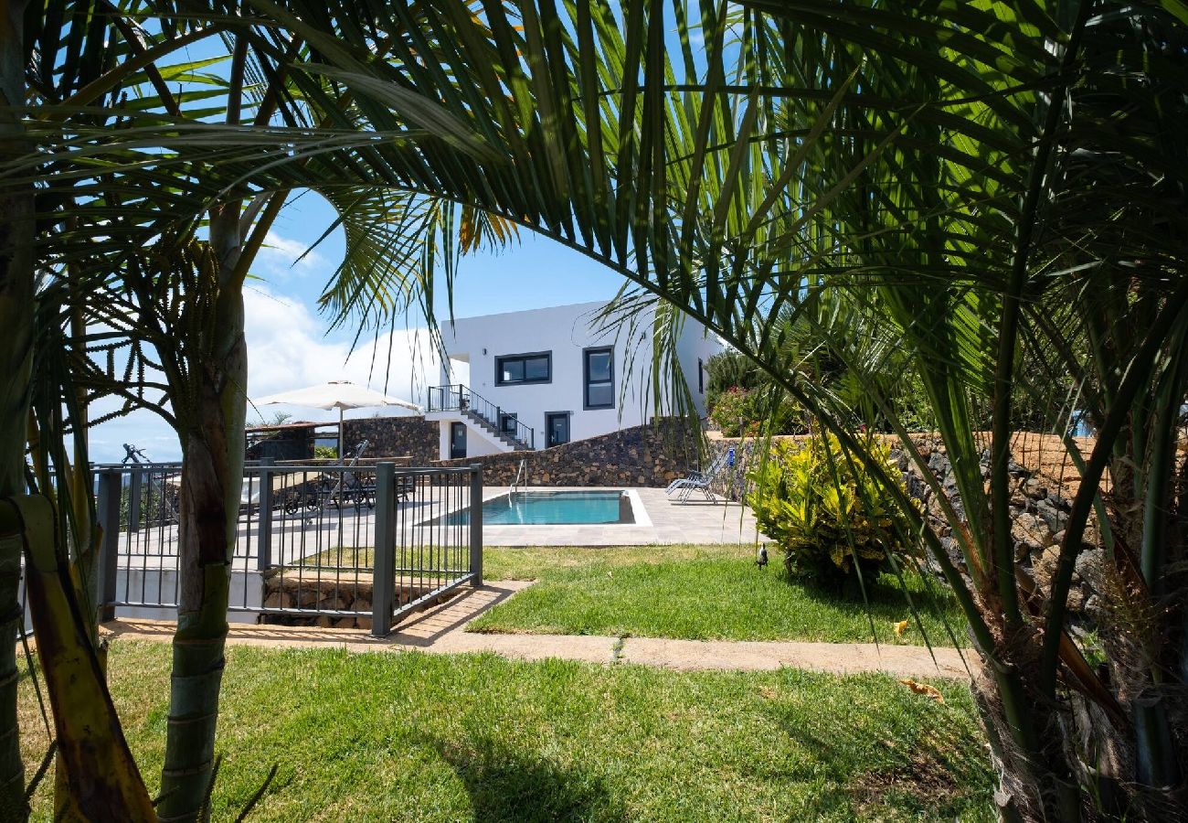 Villa in Los Llanos de Aridane - Villa La Graja by Huskalia | private pool