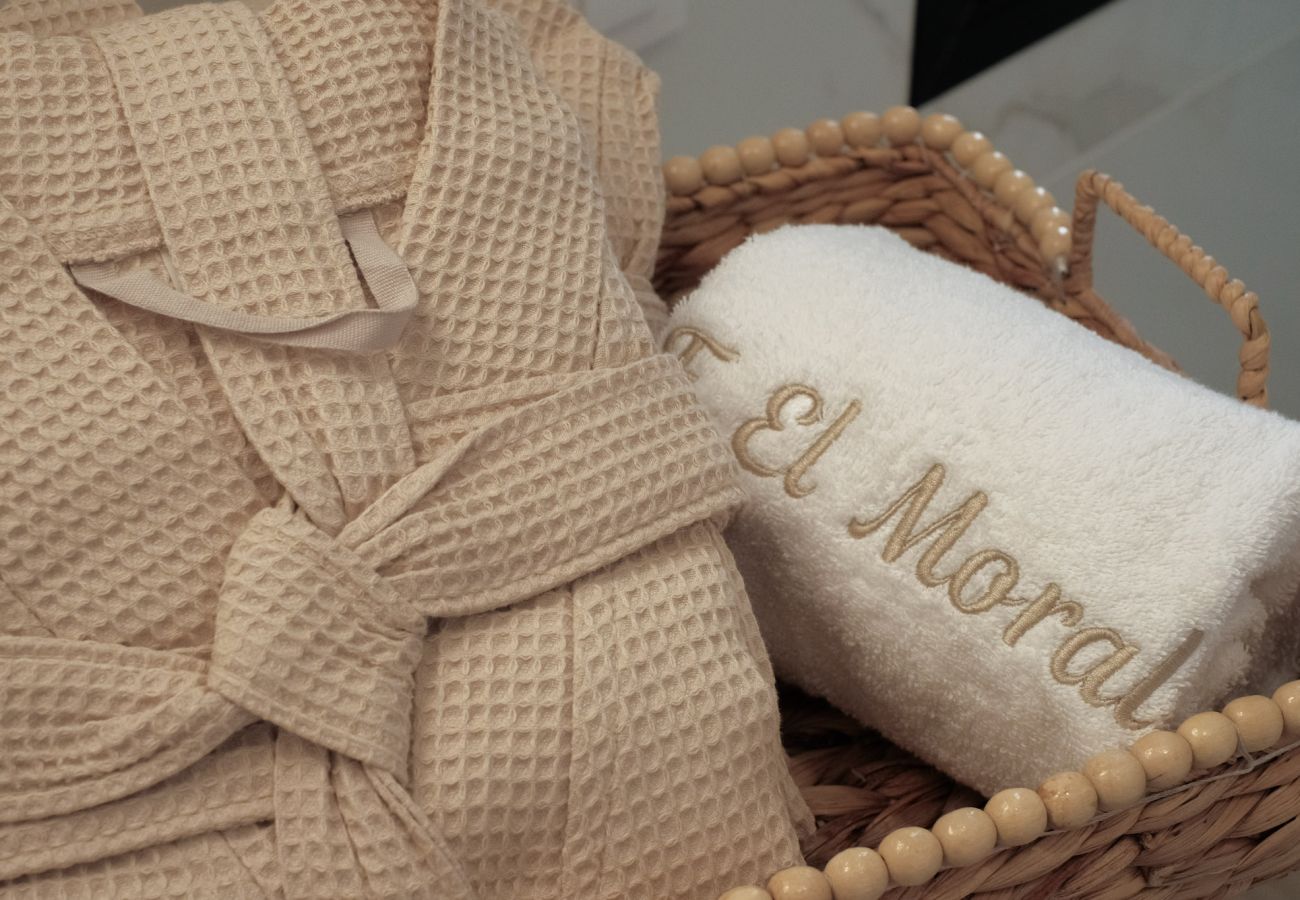 Ferienwohnung in Los Llanos de Aridane - Finca El Moral by Huskalia - Suite Higuera