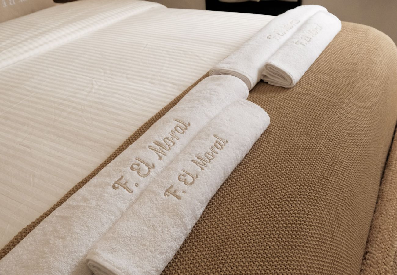 Ferienwohnung in Los Llanos de Aridane - Finca El Moral by Huskalia - Suite Higuera