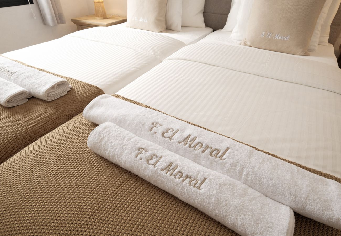 Ferienwohnung in Los Llanos de Aridane - Finca El Moral by Huskalia - Suite Nogal