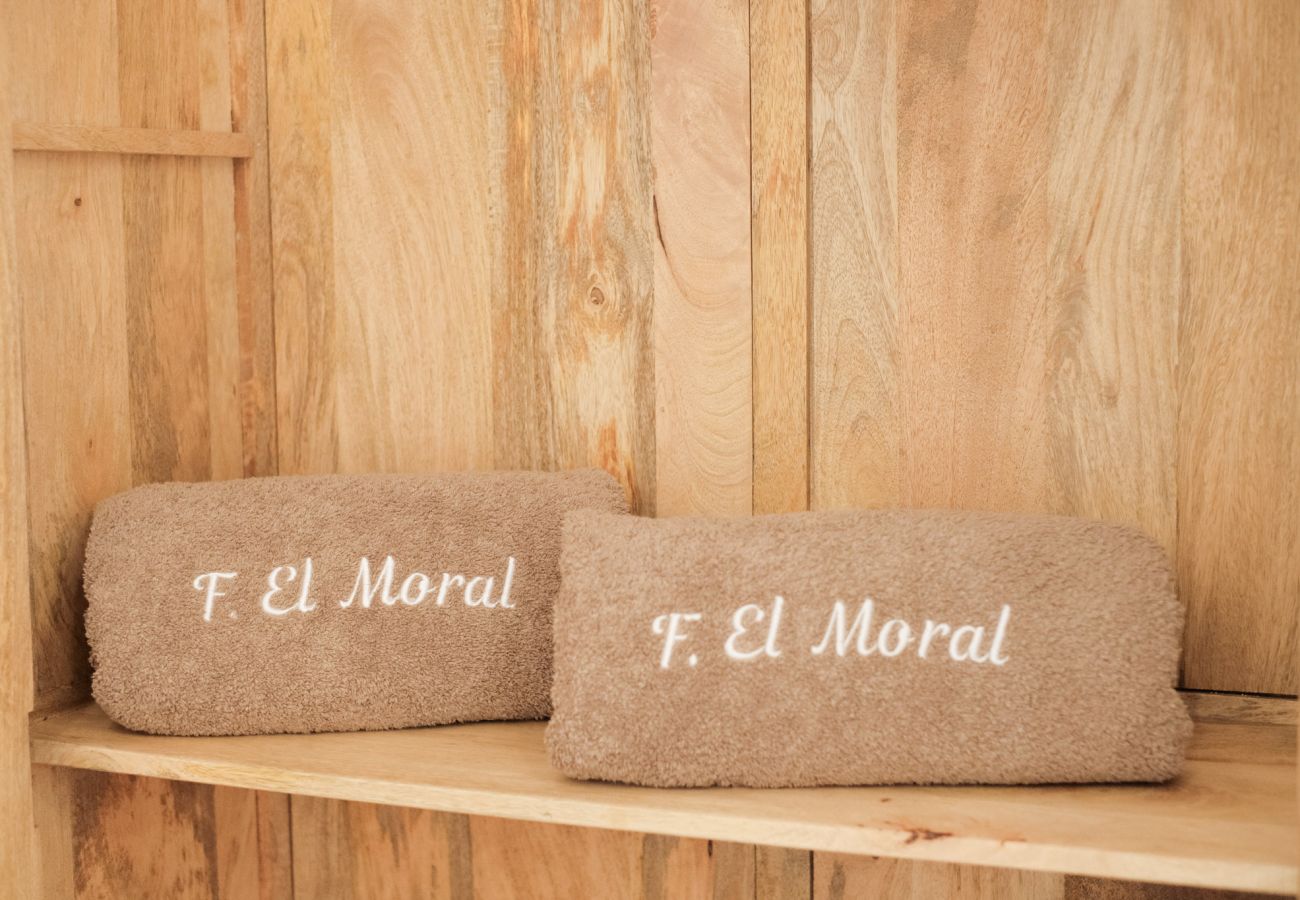 Ferienwohnung in Los Llanos de Aridane - Finca El Moral by Huskalia - Suite Nogal