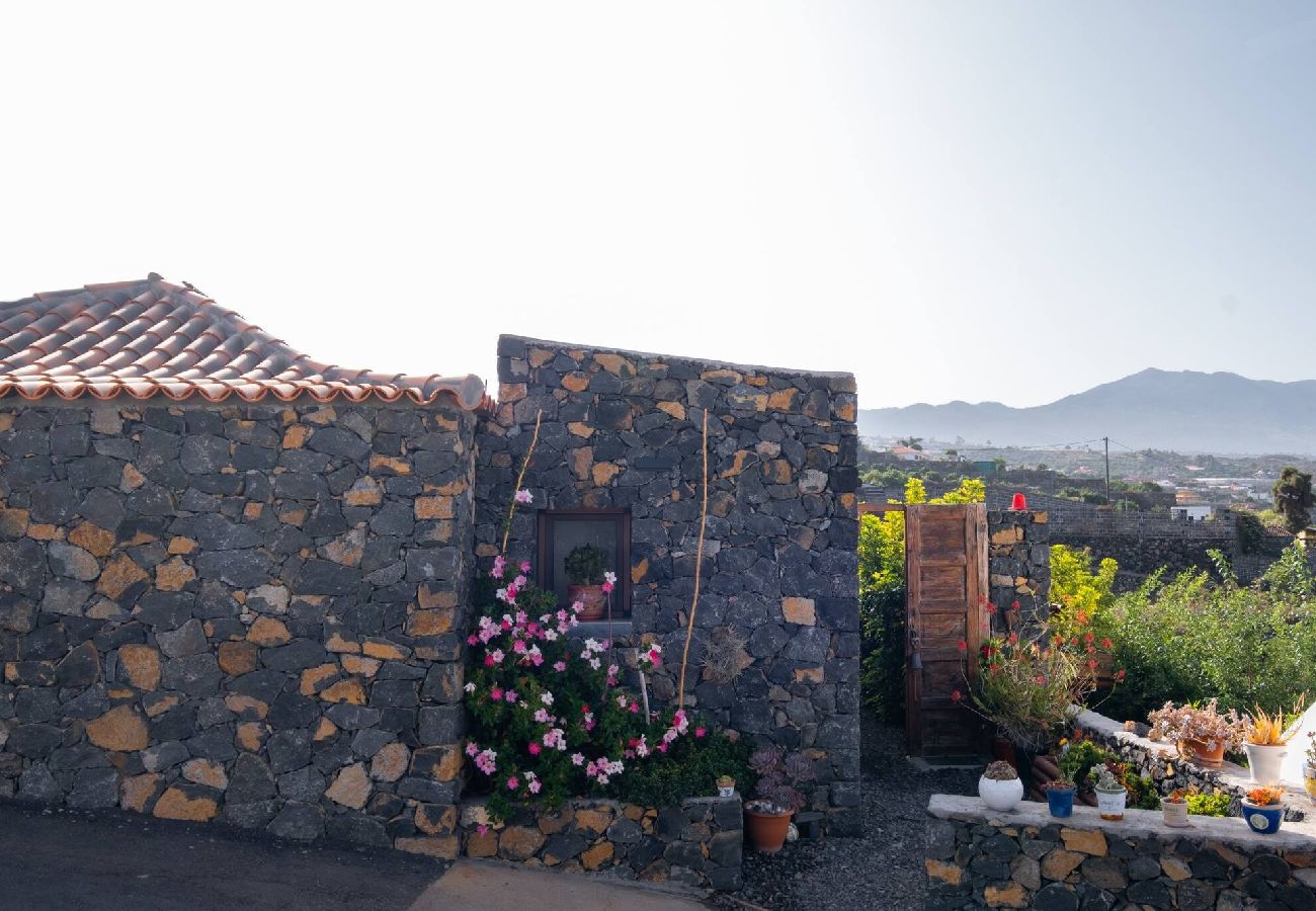 House in Los Llanos de Aridane - Casa Sophie by Huskalia | w/ private pool