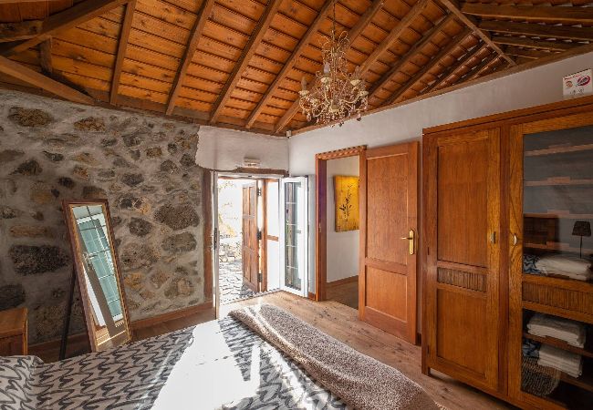 House in El Paso - Casa Cordobes by Huskalia House in El Paso - Casa Cordobes by Huskalia