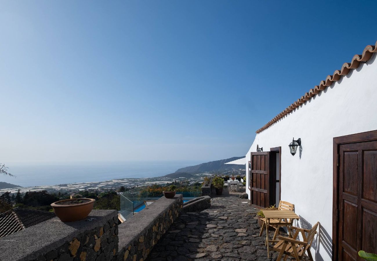 House in El Paso - Casa Cordobes by Huskalia