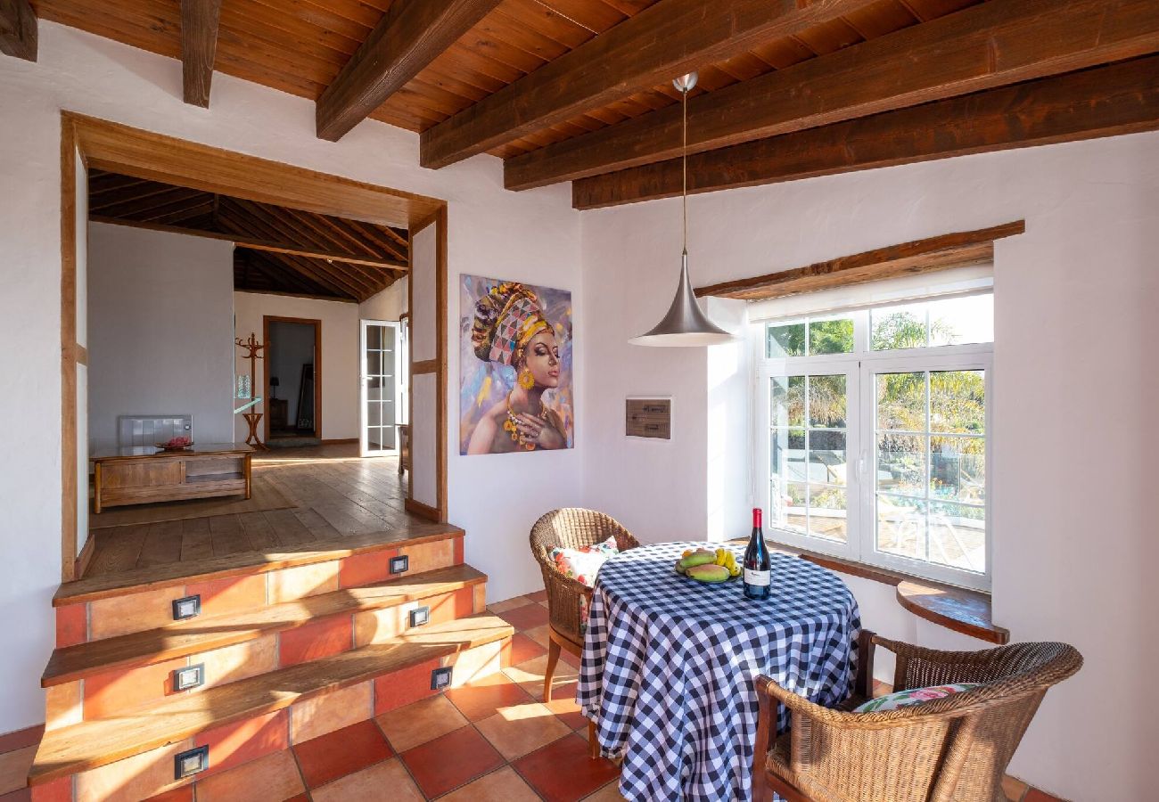 House in El Paso - Casa Cordobes by Huskalia