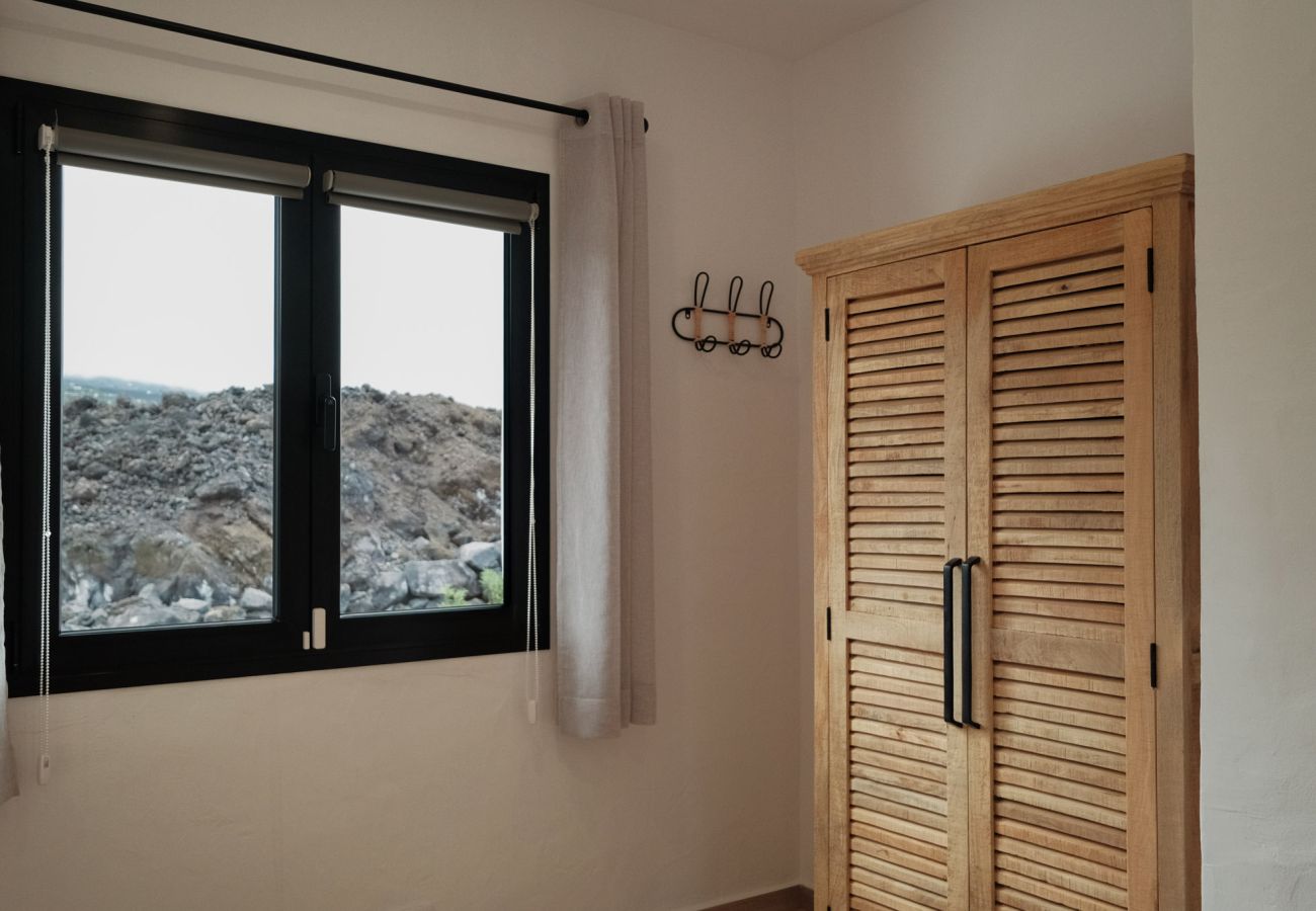 Apartment in Los Llanos de Aridane - Finca El Moral by Huskalia - Suite Higuera