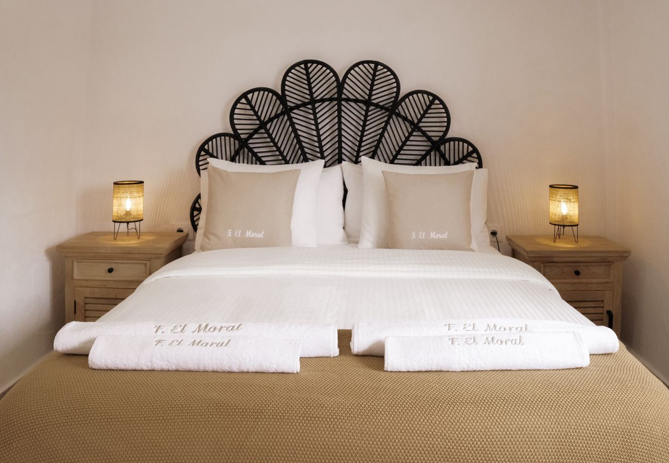 Apartment in Los Llanos de Aridane - Finca El Moral by Huskalia - Suite Higuera